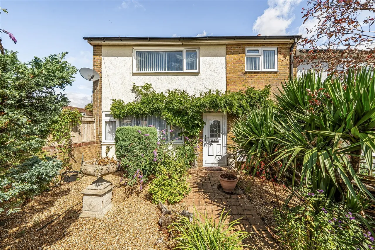 3 bed house for sale, Hewett Road, Titchfield