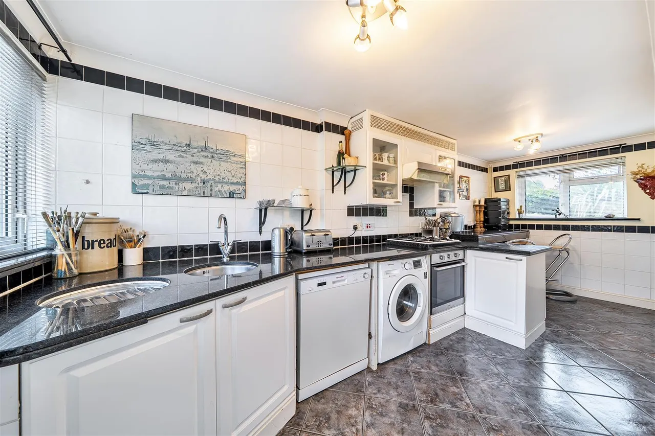 Hewett Road, Titchfield, photo 3