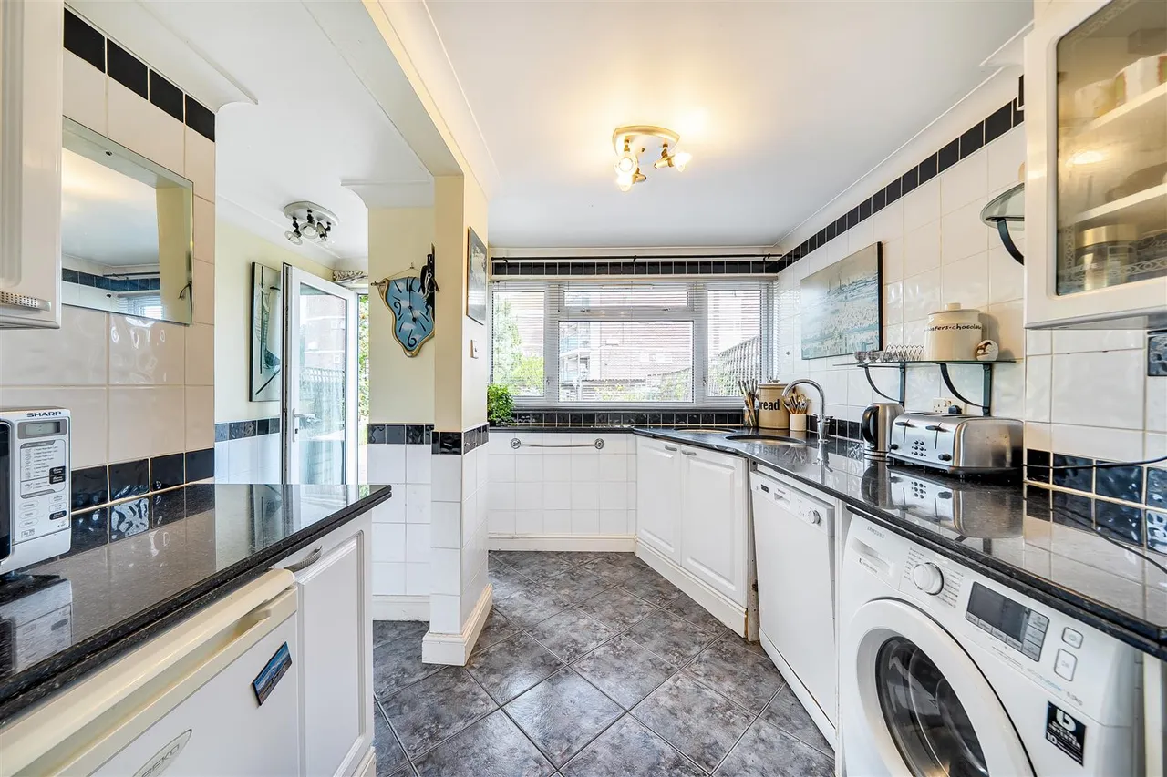 Hewett Road, Titchfield, photo 5
