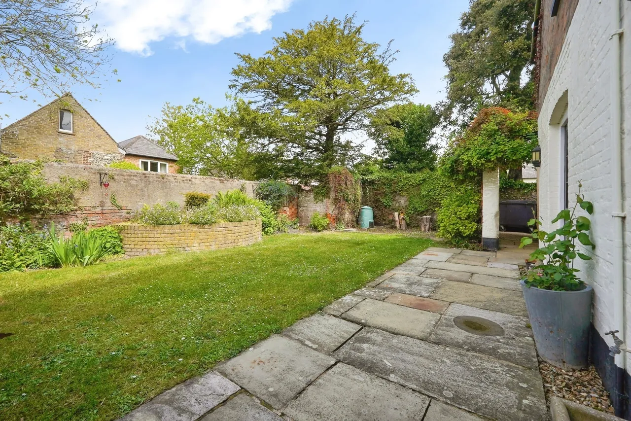 3 bed flat for sale, High Street, St. Margarets-at-Cliffe, CT15