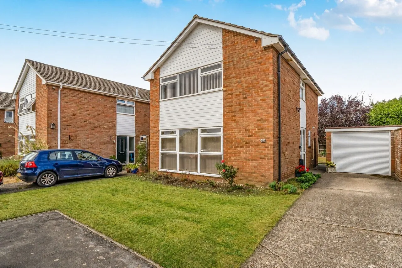 3 bed house for sale, Heathfield Close, Binfield Heath, RG9