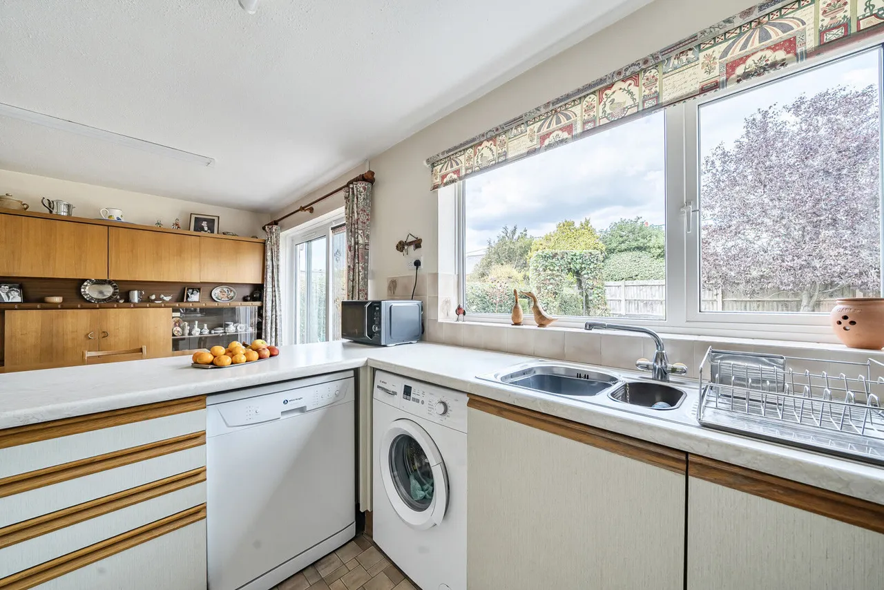 Heathfield Close, Binfield Heath, RG9, photo 17