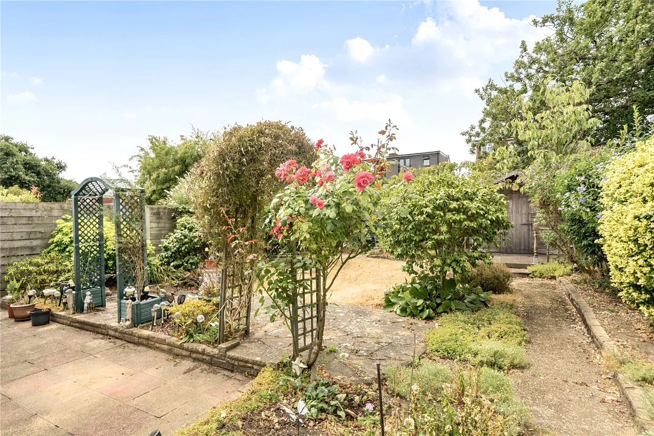 Beresford Avenue, London, N20, photo 18
