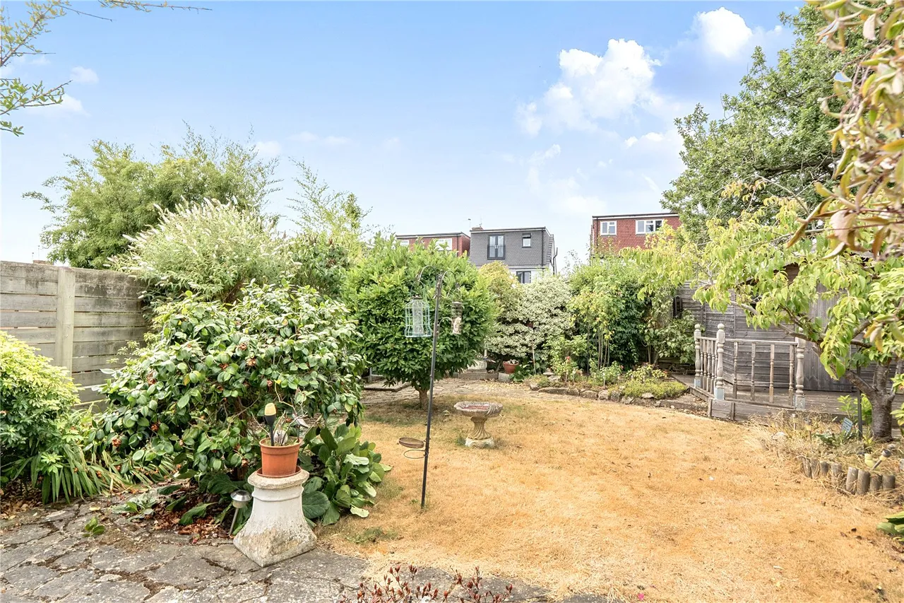 Beresford Avenue, London, N20, photo 17