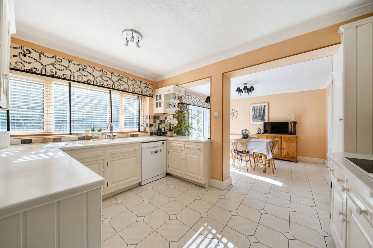 Holtye Road, East Grinstead, RH19, photo 2