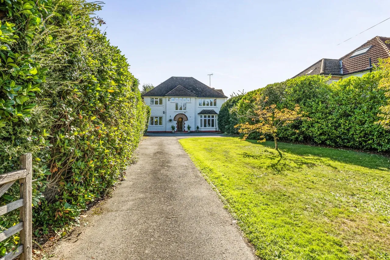 4 bed house for sale, Holtye Road, East Grinstead, RH19