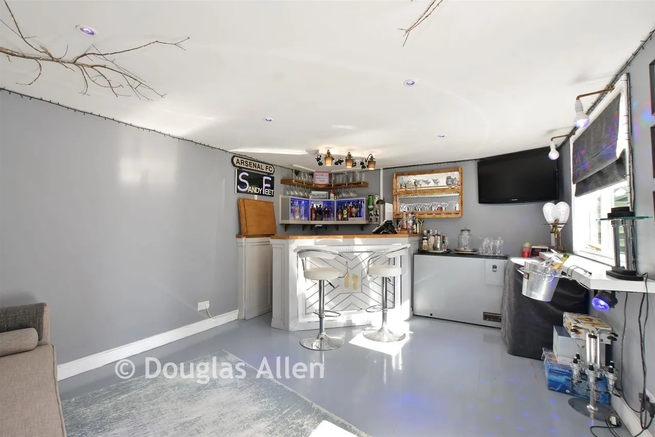Avon Road, Upminster, RM14, photo 14