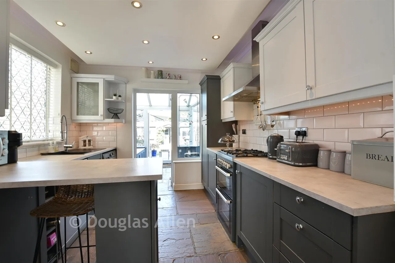 Avon Road, Upminster, RM14, photo 4