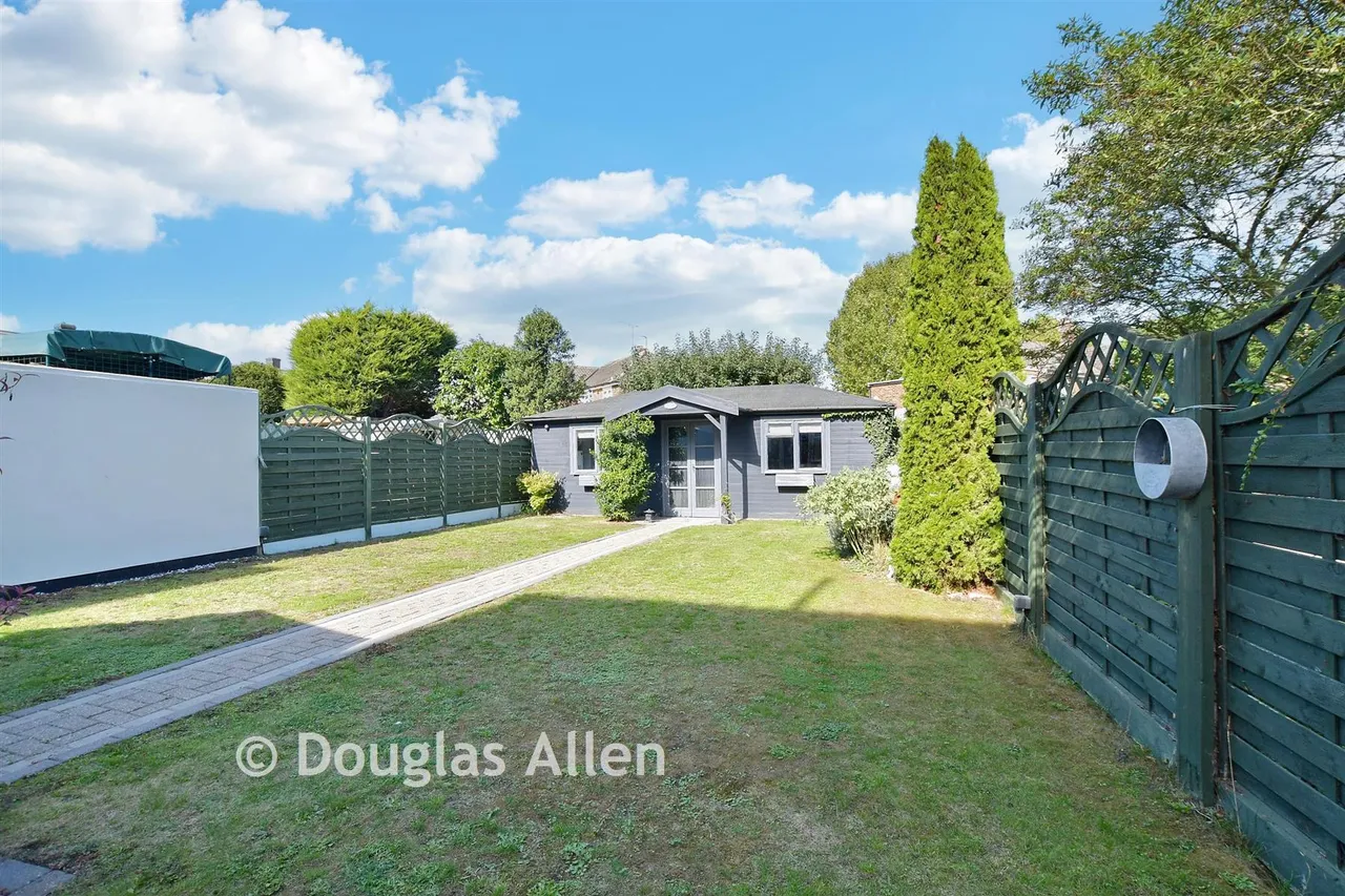 Avon Road, Upminster, RM14, photo 2