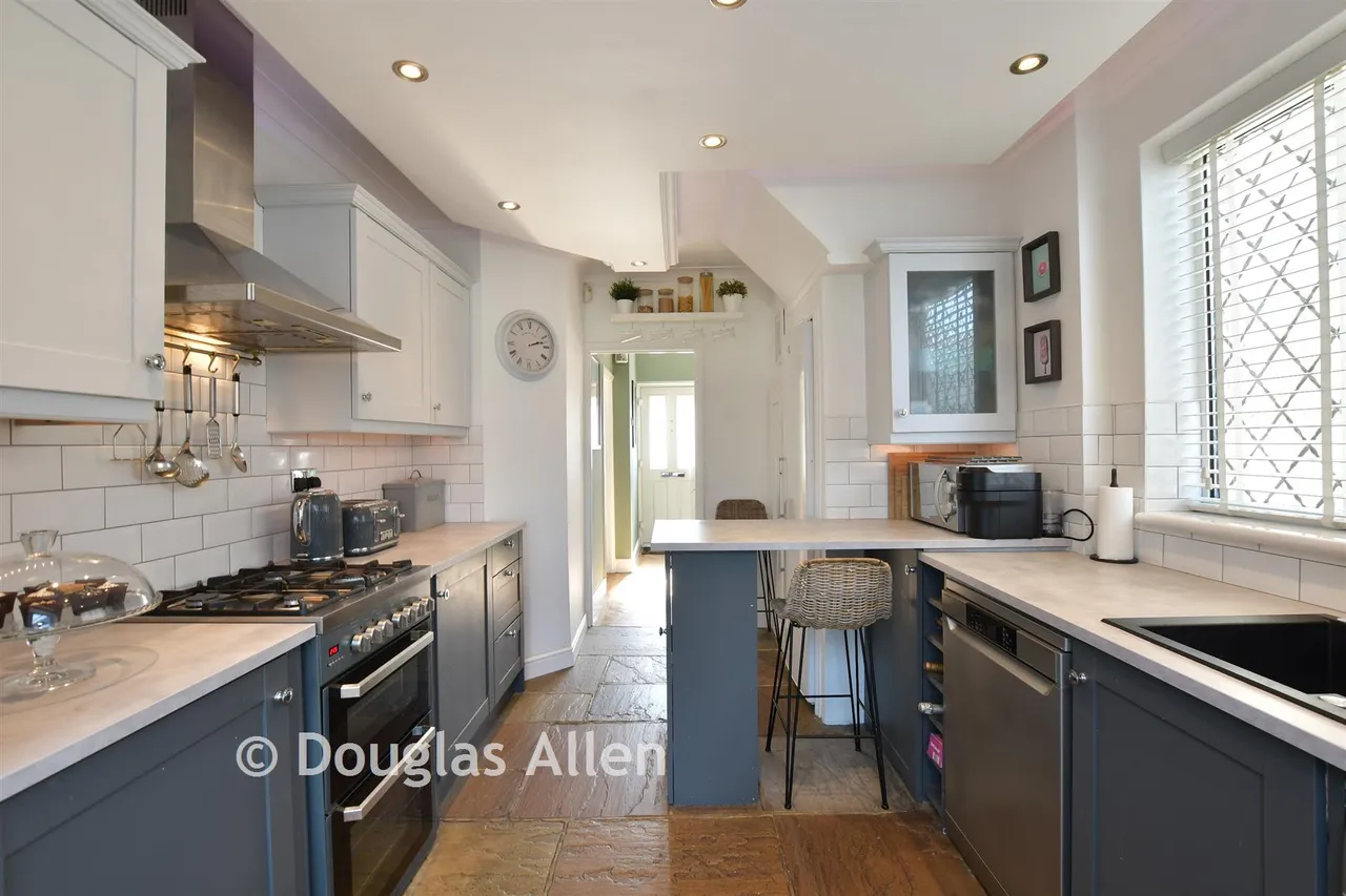 Avon Road, Upminster, RM14, photo 5