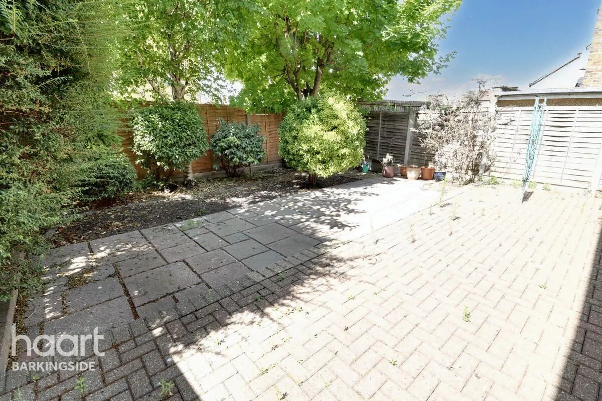 Youngs Road, Newbury Park, IG2, photo 22