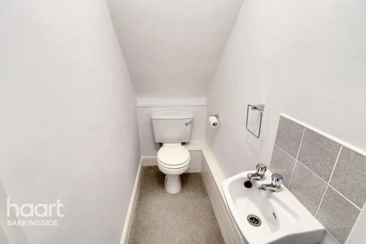 Youngs Road, Newbury Park, IG2, photo 14