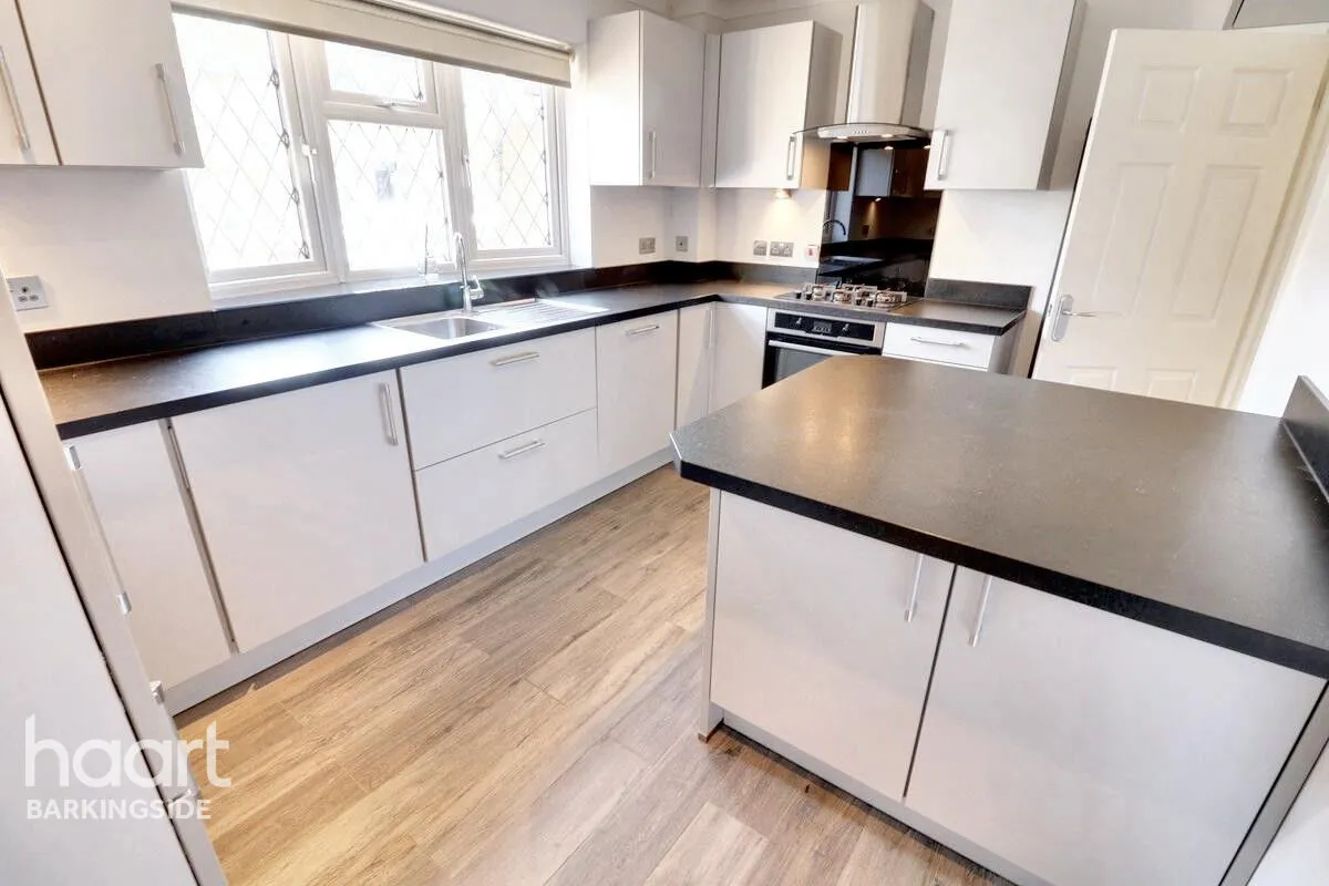 Youngs Road, Newbury Park, IG2, photo 12