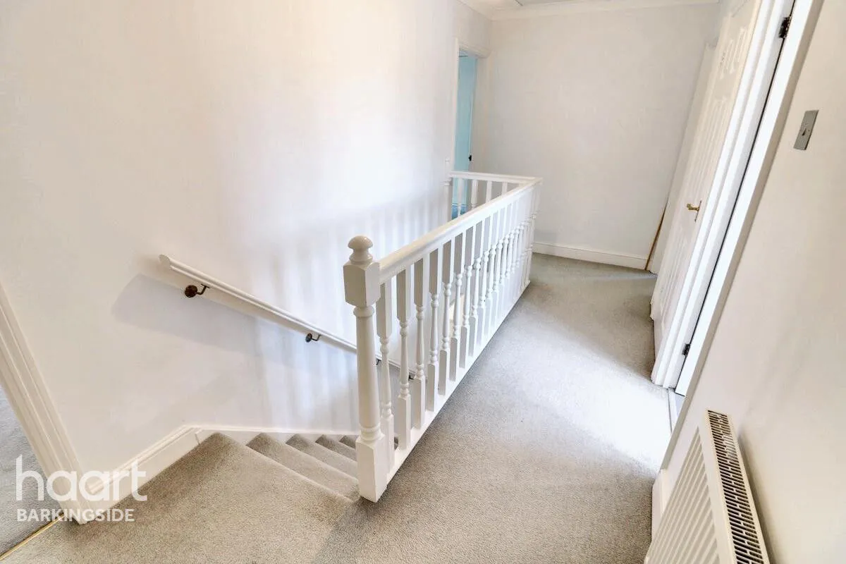 Youngs Road, Newbury Park, IG2, photo 15