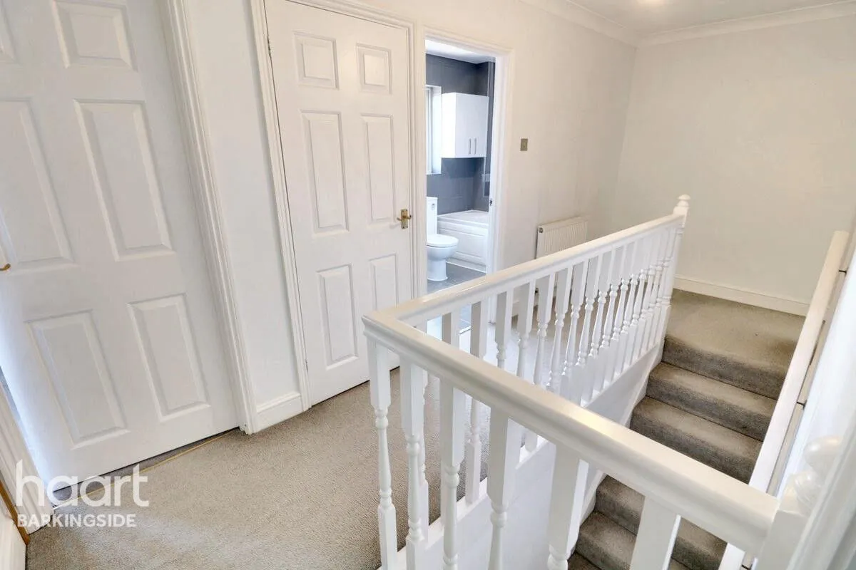 Youngs Road, Newbury Park, IG2, photo 16