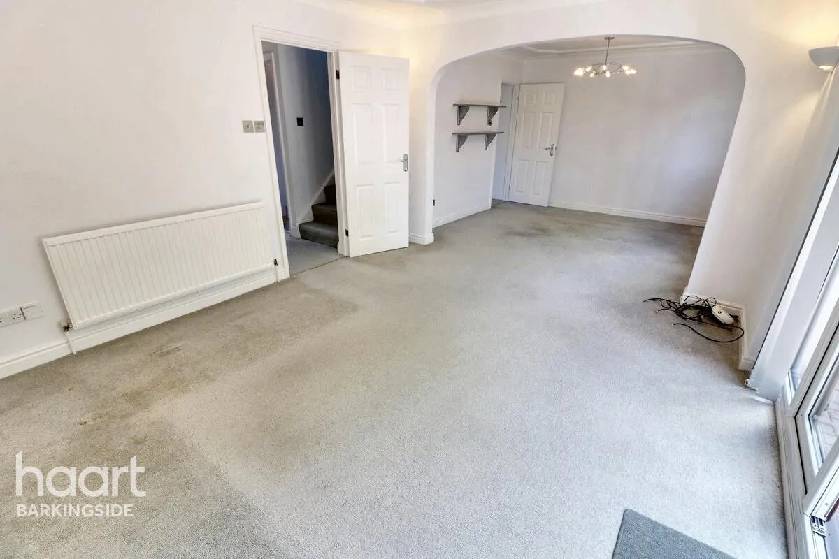 Youngs Road, Newbury Park, IG2, photo 10