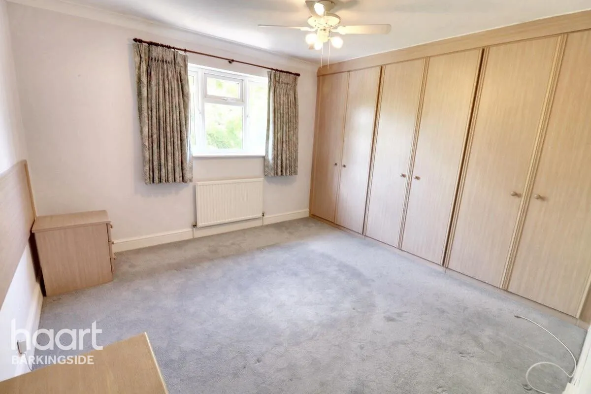 Youngs Road, Newbury Park, IG2, photo 17