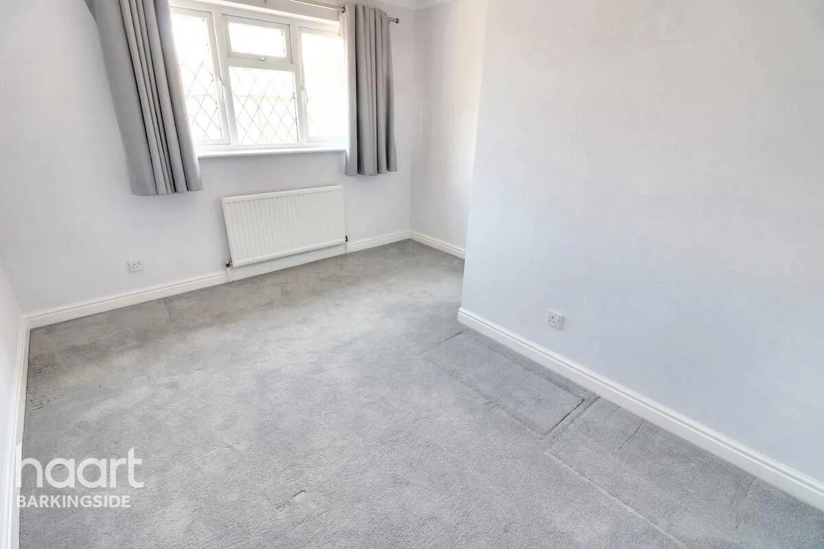 Youngs Road, Newbury Park, IG2, photo 18
