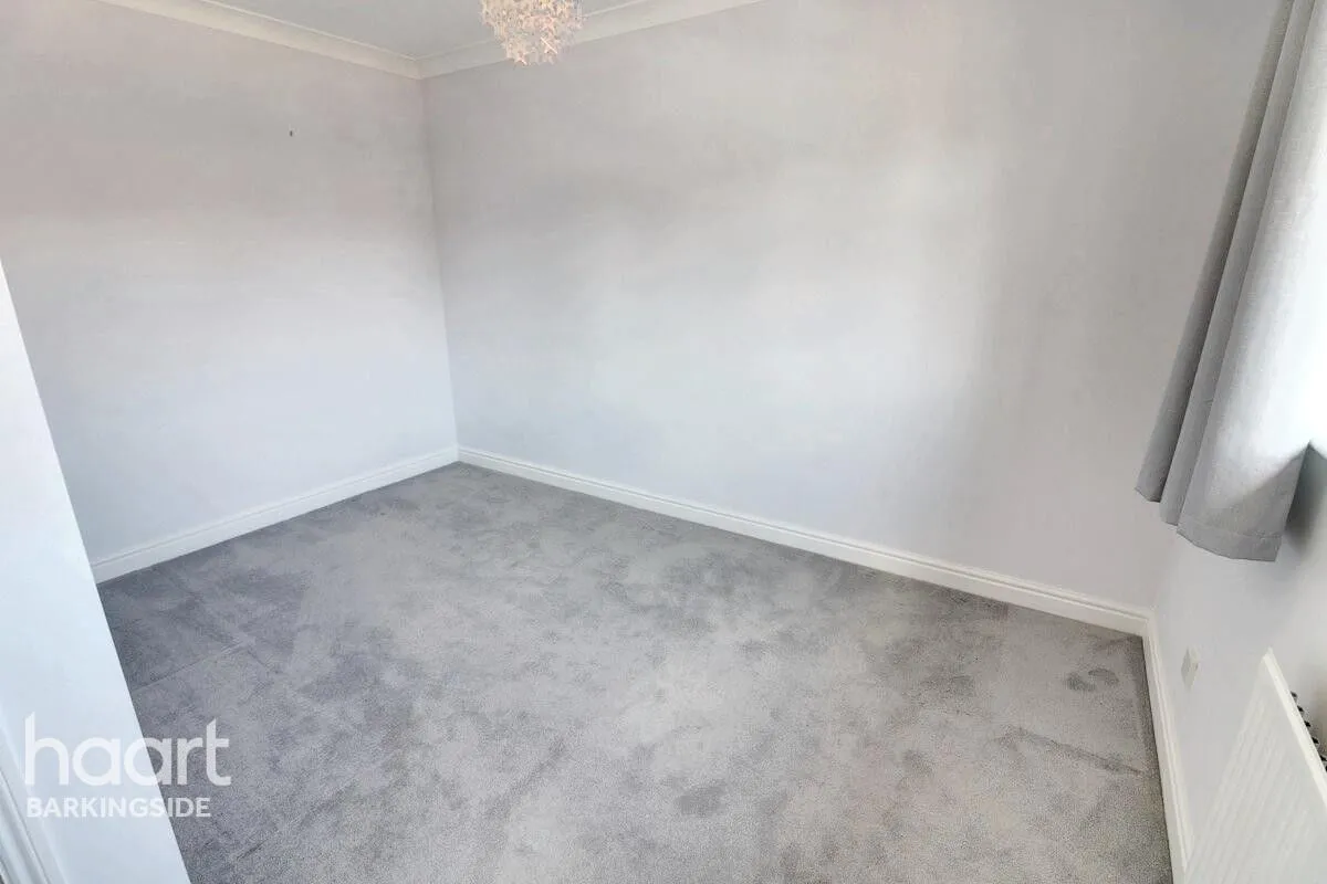 Youngs Road, Newbury Park, IG2, photo 20