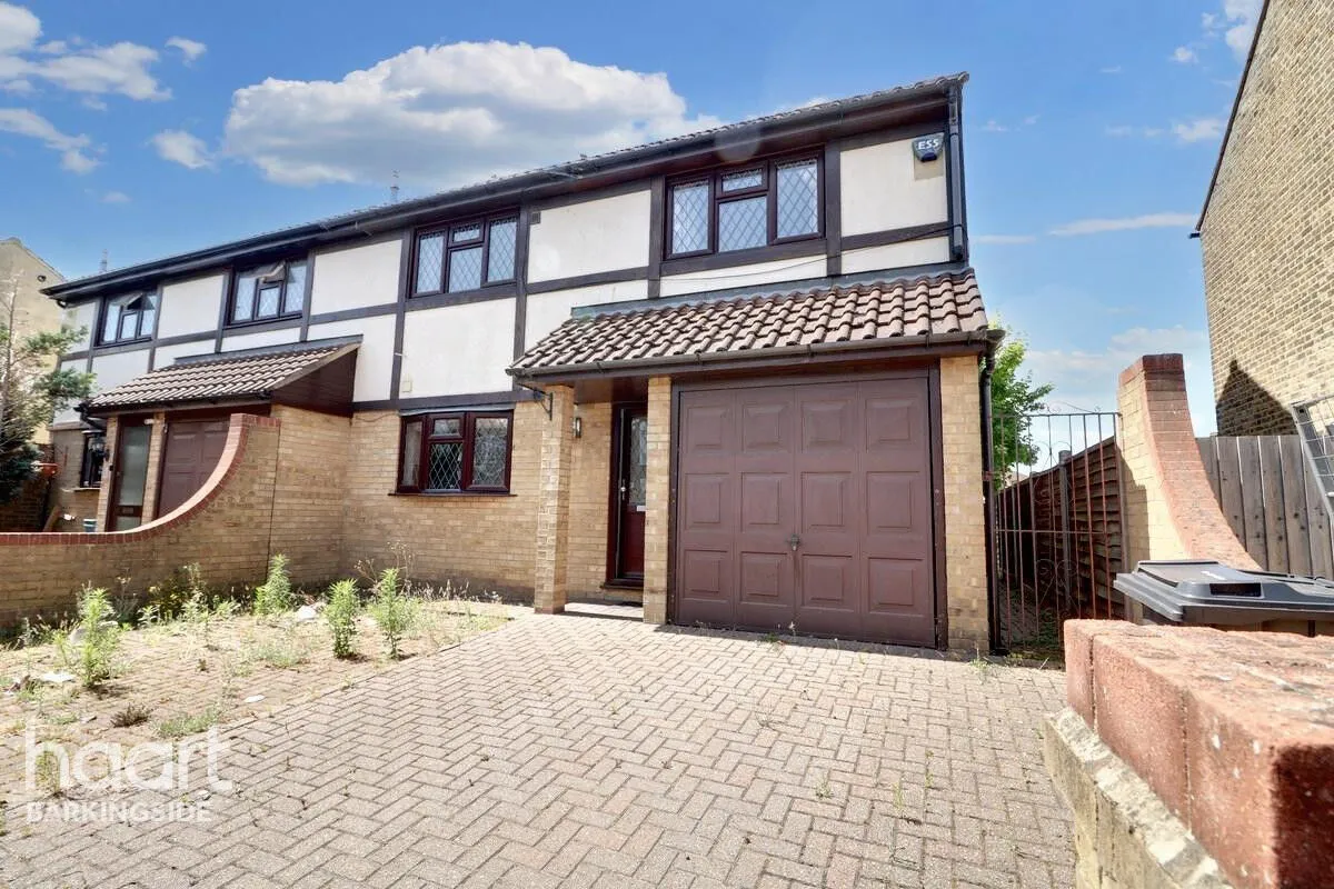 Youngs Road, Newbury Park, IG2, photo 2