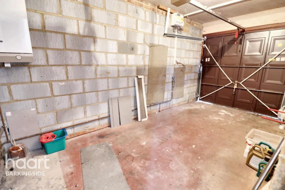 Youngs Road, Newbury Park, IG2, photo 23