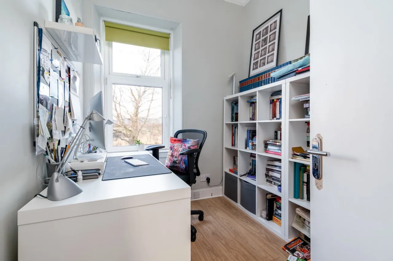 Dean Crescent, photo 8