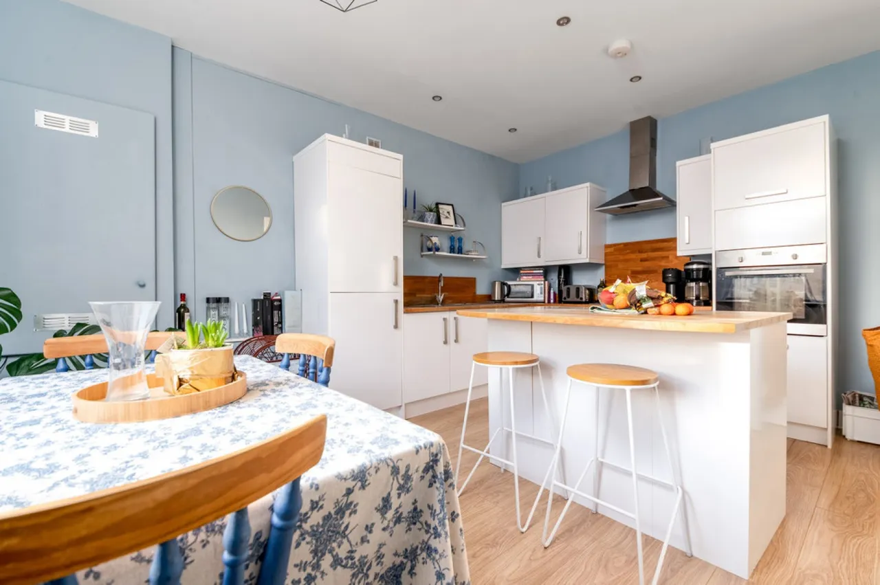 Dean Crescent, photo 9