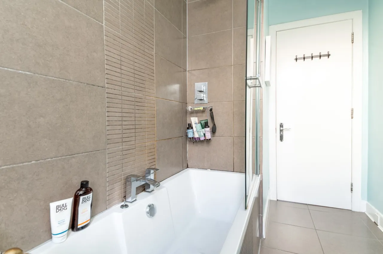 Dean Crescent, photo 12