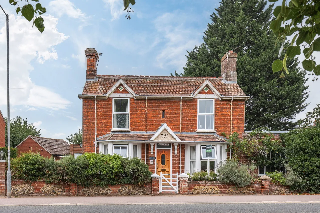 4 bed house for sale, Detached Period Home on the Outskirts