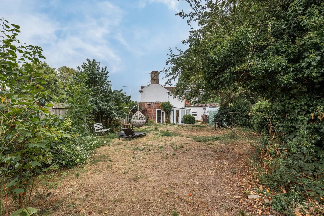 Detached Period Home on the Outskirts, photo 3
