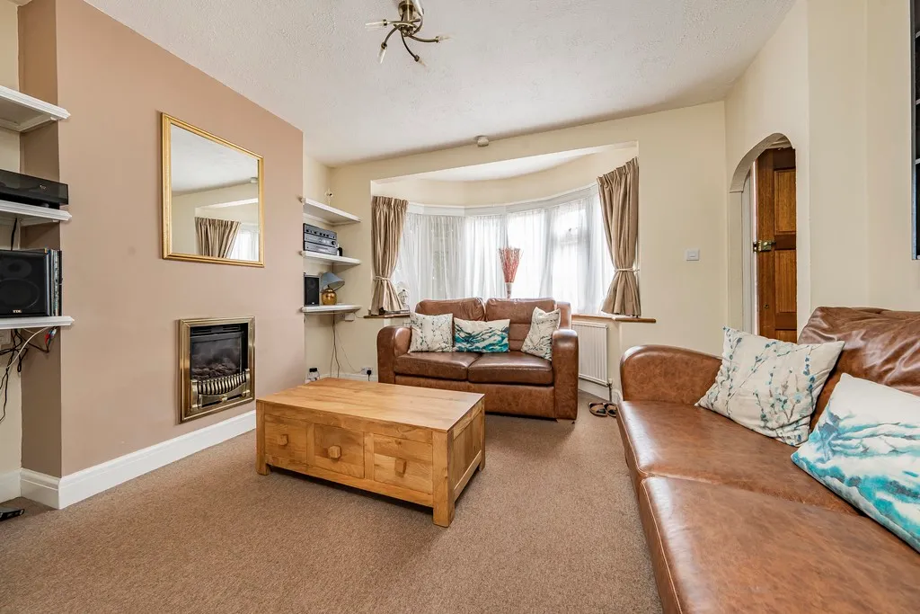 Seaton Gardens, Ruislip Manor, HA4, photo 2