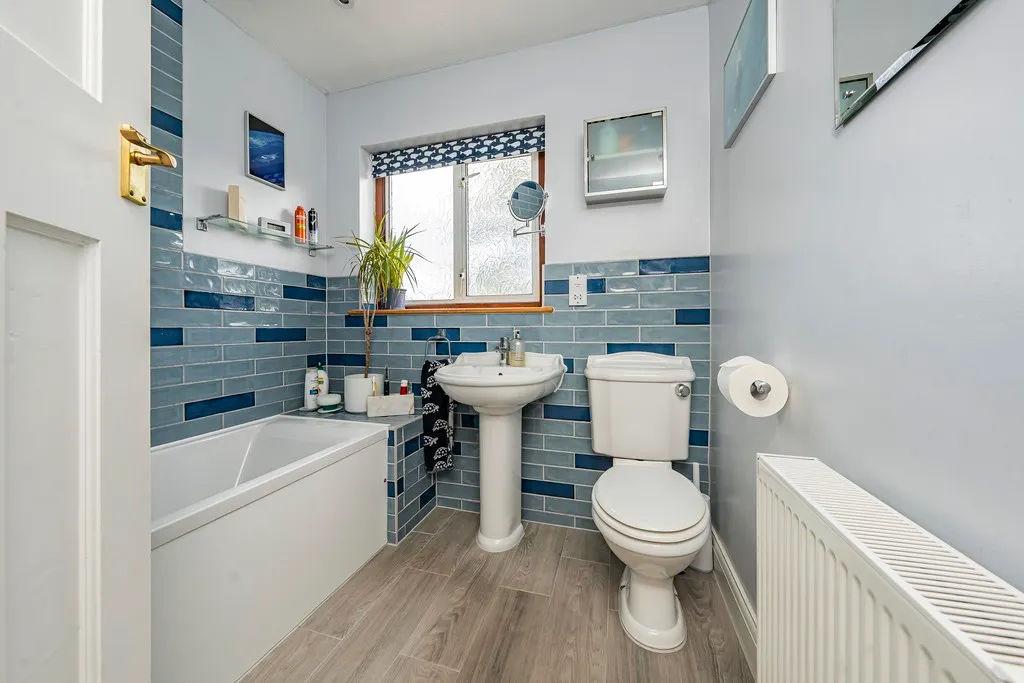 Seaton Gardens, Ruislip Manor, HA4, photo 24