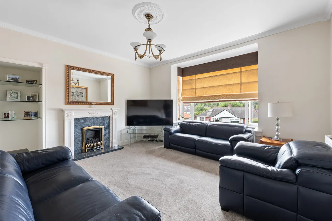 Merrylee Park Avenue, Giffnock, photo 2