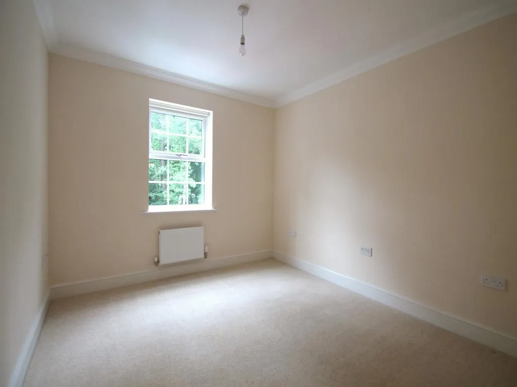 Wellesley Court, Dukes Ride, Crowthorne, RG45 6DG, photo 7