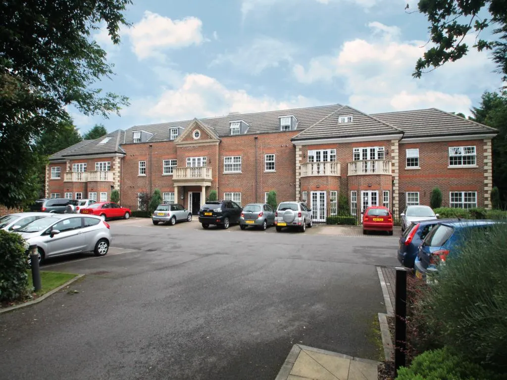 2 bed flat to rent — Wellesley Court, Dukes Ride, Crowthorne, RG45 6DG