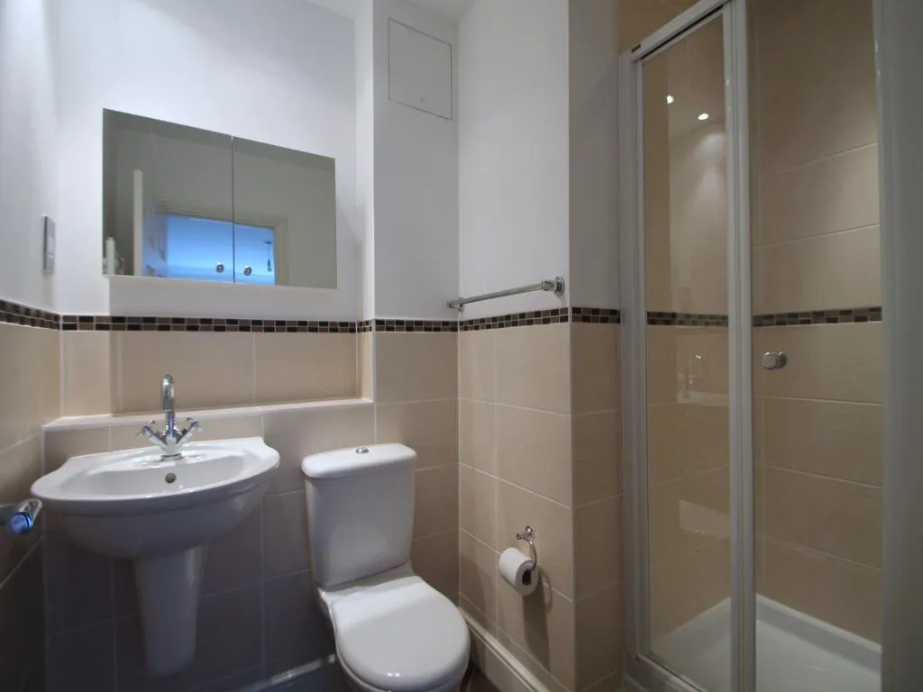 Wellesley Court, Dukes Ride, Crowthorne, RG45 6DG, photo 6
