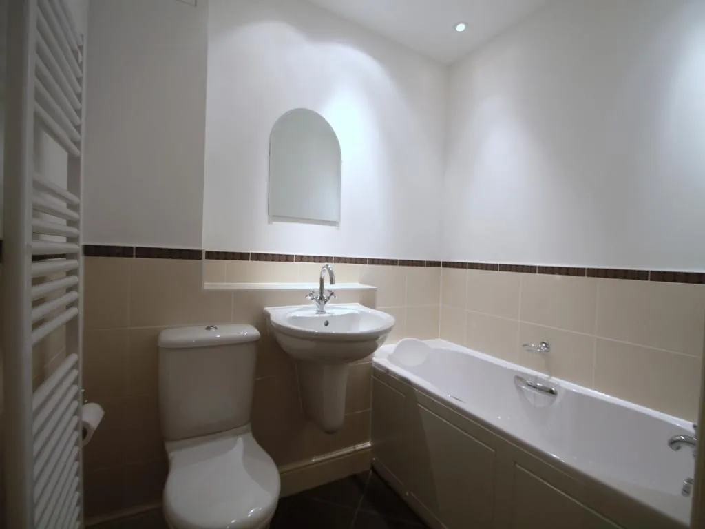 Wellesley Court, Dukes Ride, Crowthorne, RG45 6DG, photo 8