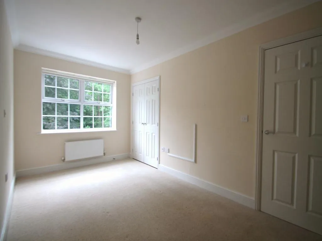 Wellesley Court, Dukes Ride, Crowthorne, RG45 6DG, photo 5