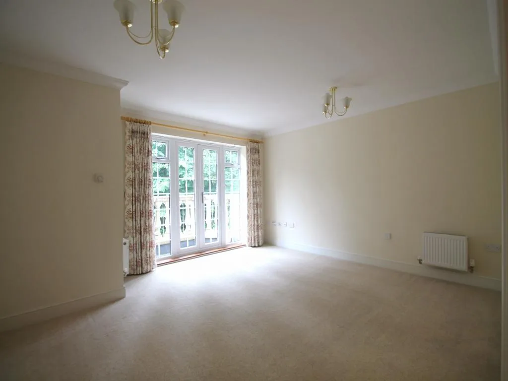 Wellesley Court, Dukes Ride, Crowthorne, RG45 6DG, photo 3