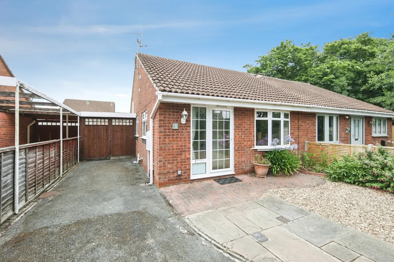 2 bed house for sale, Mayo Drive, Kenilworth, CV8