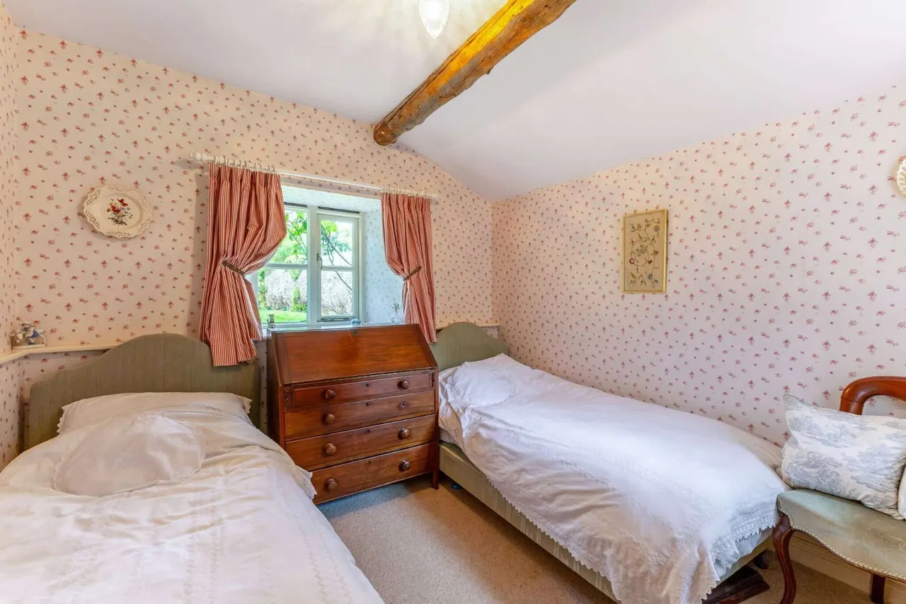 Eyarth, Llanfair Dyffryn, LL15, photo 9