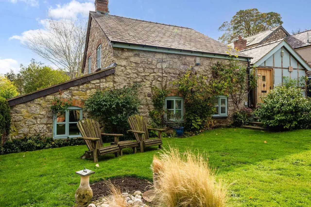 Eyarth, Llanfair Dyffryn, LL15, photo 12