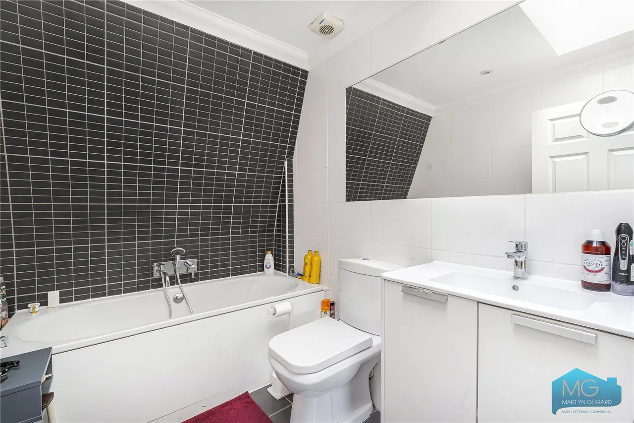 High Street, Southgate, N14, photo 9