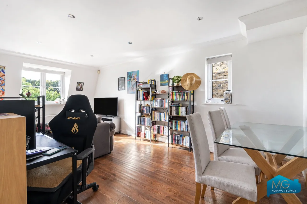 High Street, Southgate, N14, photo 2