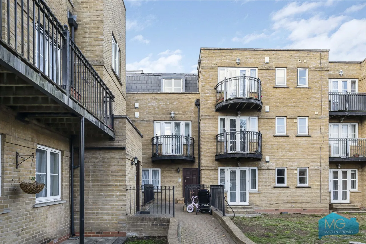 High Street, Southgate, N14, photo 11