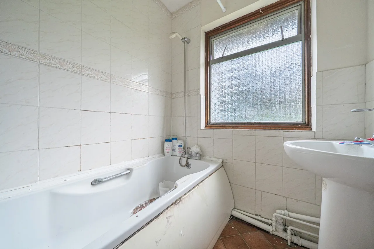 Valence Road, DA8, photo 16