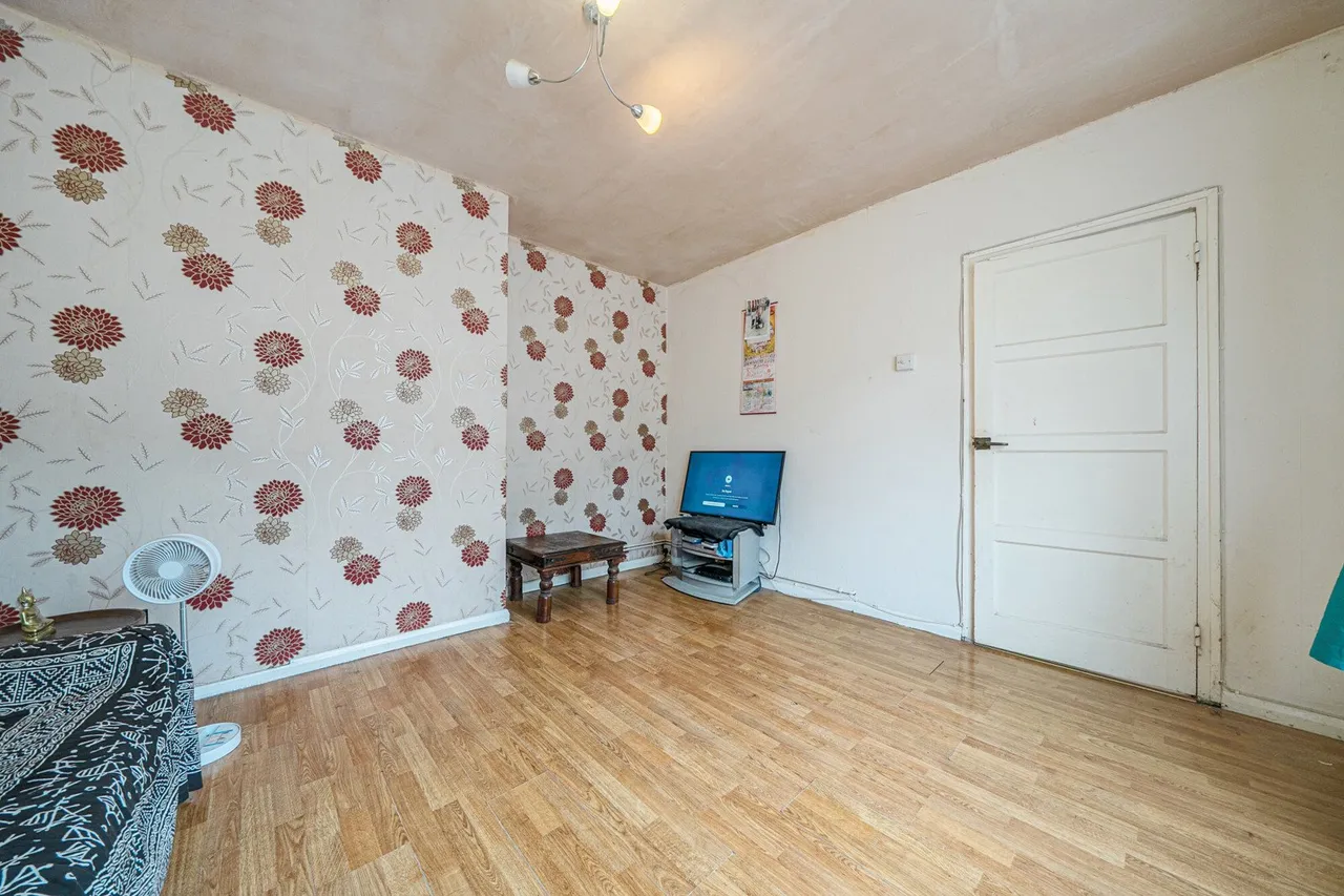 Valence Road, DA8, photo 13