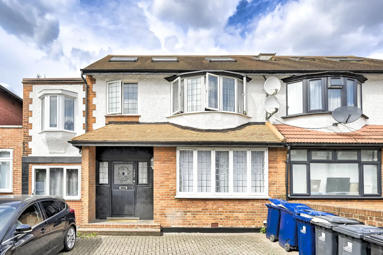 2 bed flat to rent — Flat 10, 132 Gunnersbury Lane, London