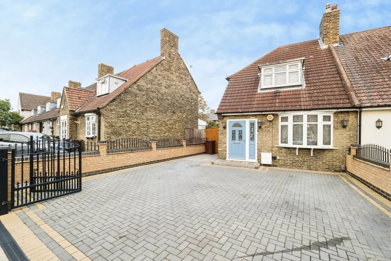 2 bed house for sale, Downing Road, Dagenham, RM9