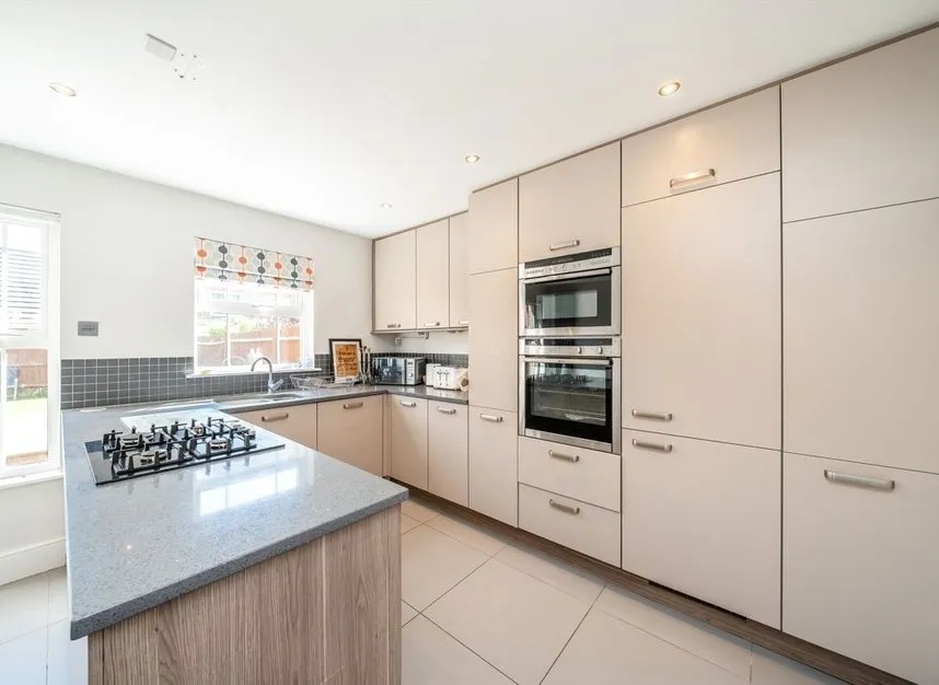 Draper Close, Isleworth, TW7, photo 3